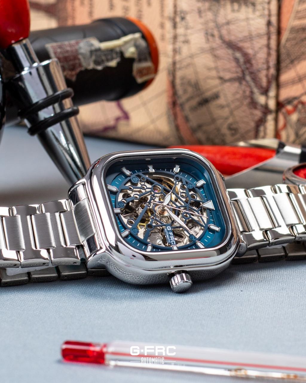 Noir Axis – Automatic Square Edition